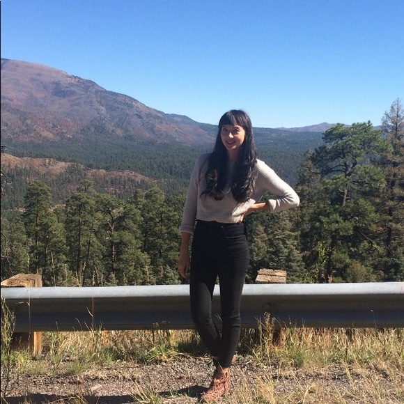 Meet your Posher, Caroline! - Picture 3 of 3